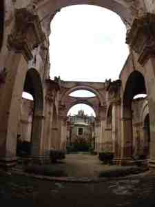 Guatemala, el retorno de los mayas.    Reflexiones sobre el largo camino de recuperación de un pueblo sometido a&nbsp;Genocidio