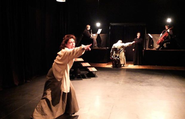 Este domingo, última función de  «Rosa Luxemburg Oper» en Buenos Aires. Una puesta teatral de excepción en El Artefacto, con Alejandra Aristegui y gran elenco en la sala de Raúl&nbsp;Serrano